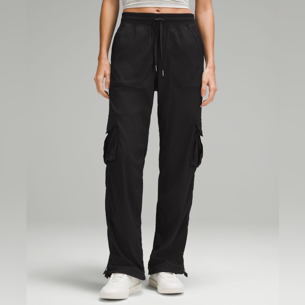 Lululemon Dance Studio Relaxed Fit Mid-rise Cargo Pant, size Small